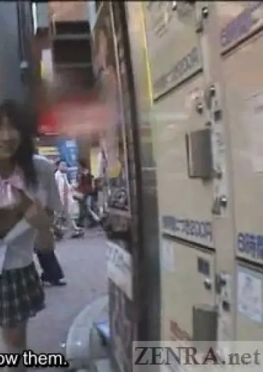 Japanese schoolgirl flashing