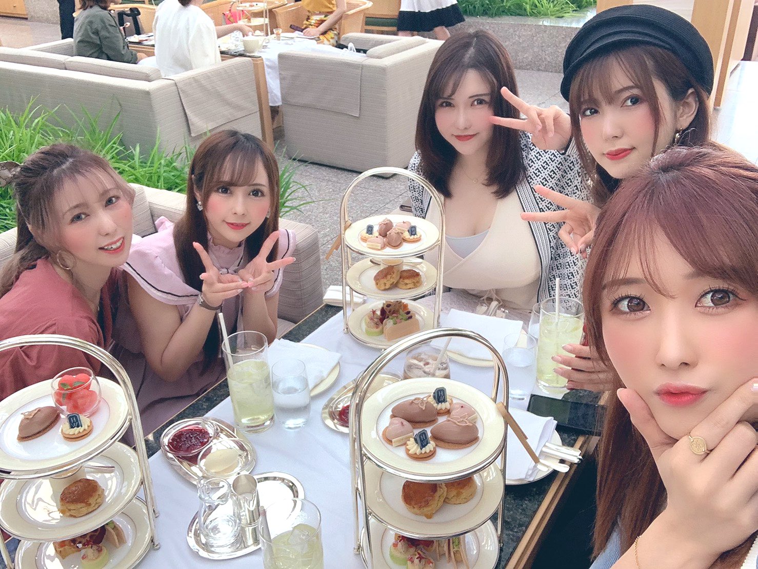 ZENRA | Do JAV actresses eat paper to stay skinny?