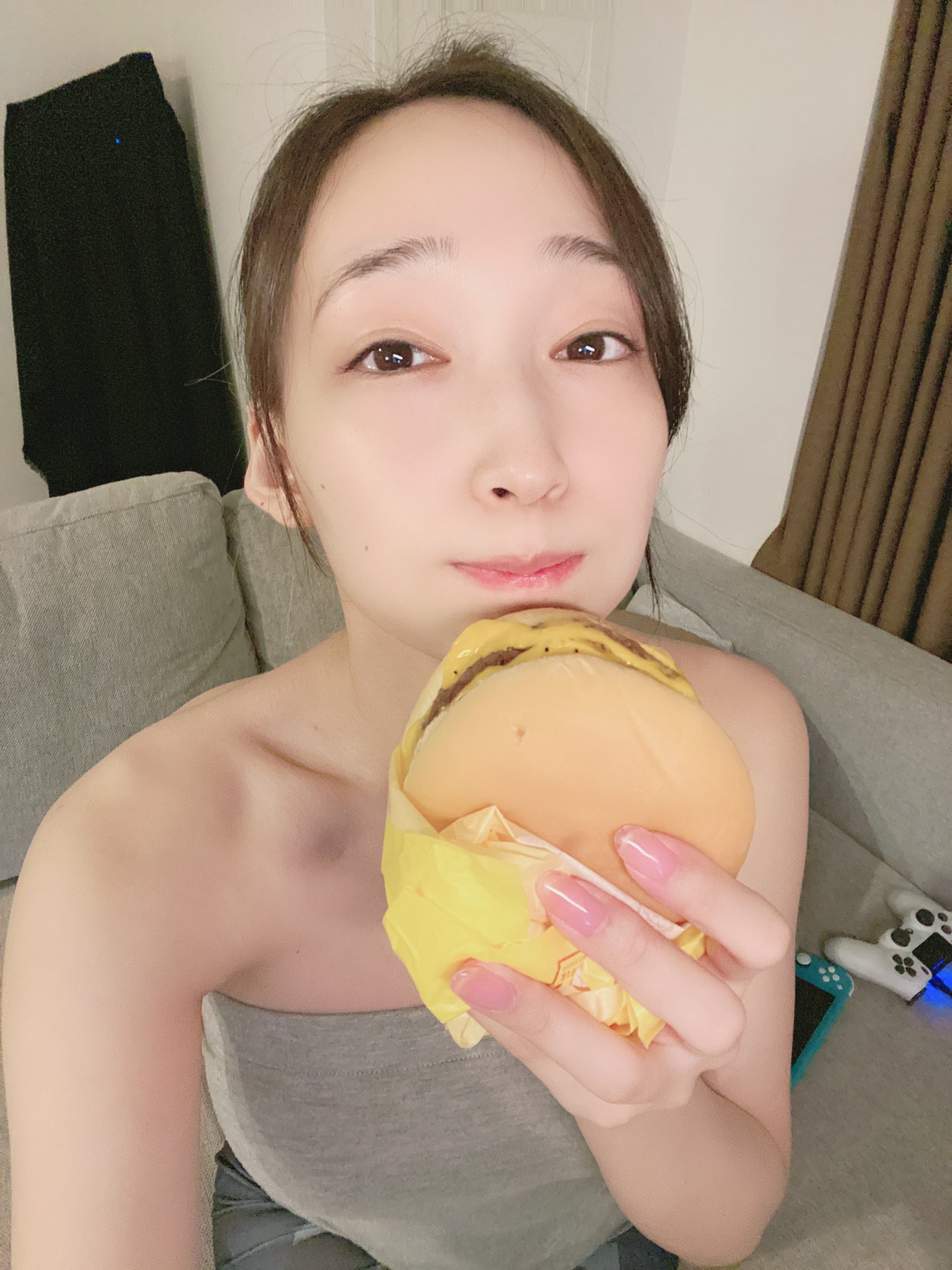 ZENRA | Do JAV actresses eat paper to stay skinny?